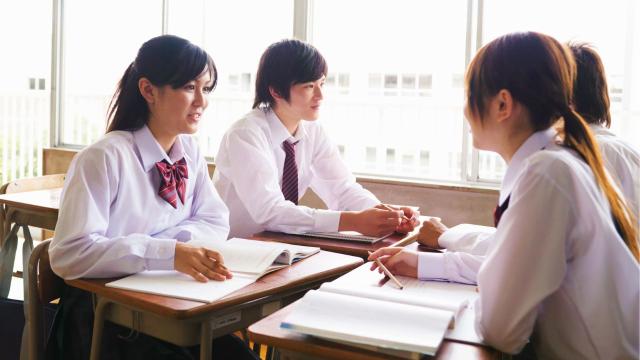 Gambar Artikel Mahasiswa Dan Peran Alumni Dalam Mendukung Perkembangan Akademik Dan Karier