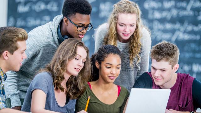 Mahasiswa Dan Pentingnya Aktivitas Ekstrakurikuler Dalam Meningkatkan Pengalaman Kampus