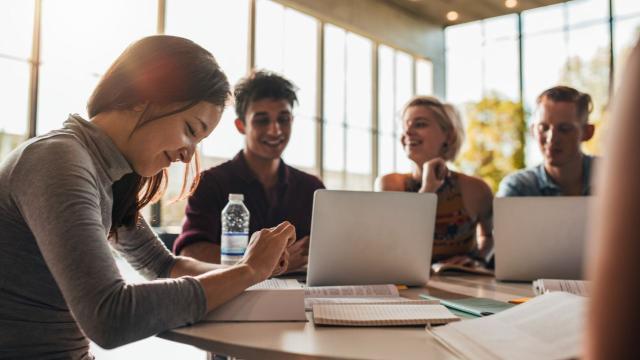 Gambar Artikel Mahasiswa Dan Pentingnya Kemampuan Berpikir Kritis Di Era Informasi