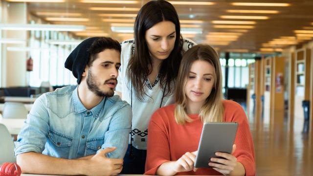 Gambar Artikel Mahasiswa Dan Tantangan Menentukan Arah Karier Setelah Lulus