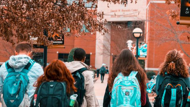 Gambar Artikel Kuliah Vs Organisasi: Cara Mahasiswa Mengatur Waktu