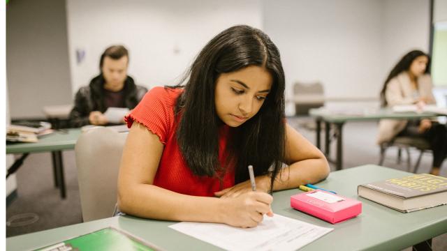 Gambar Artikel Mahasiswa Dan Strategi Menghadapi Stres Akademik