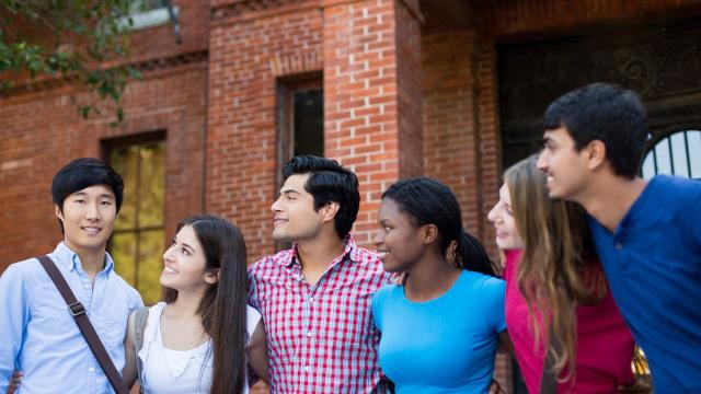 Gambar Artikel Mahasiswa Kreatif: Mengasah Bakat Lewat Kegiatan Ekstrakurikuler