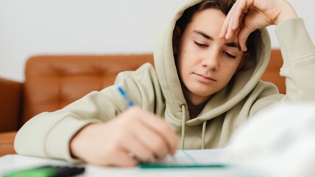 Mahasiswa Dan Pekerjaan Paruh Waktu: Antara Kebutuhan Dan Tantangan