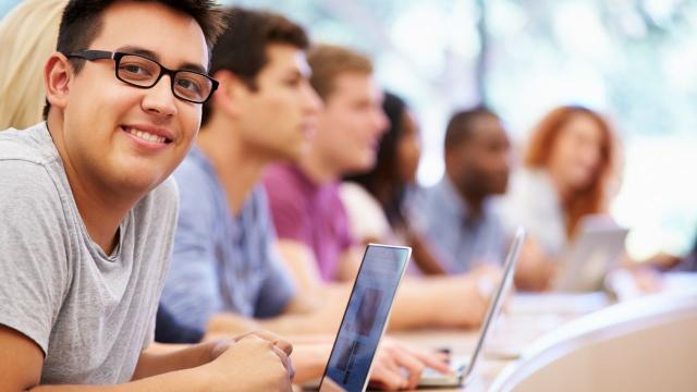 Gambar Artikel Cara Mahasiswa Menjaga Keseimbangan Antara Kuliah Dan Kehidupan Sosial