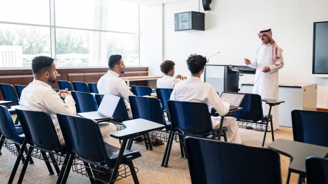 Gambar Artikel Cara Mahasiswa Mengelola Waktu Antara Kuliah, Organisasi, Dan Kehidupan Pribadi