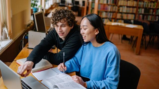 Gambar Artikel Perjalanan Mahasiswa Di Universitas Indonesia: Proses Pembelajaran Menuju Pribadi Unggul Dan Berdaya Saing