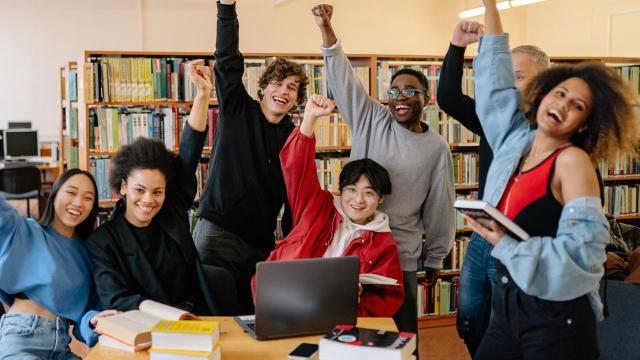 Gambar Artikel Mahasiswa Di Tengah Perubahan Pendidikan Tinggi Indonesia: Adaptasi Akademik Dan Keseimbangan Kehidupan
