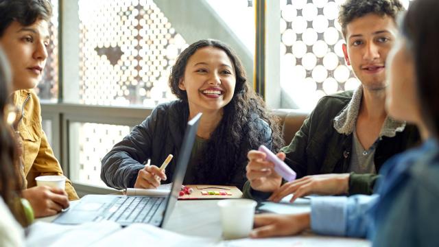 Gambar Artikel Pergaulan Mahasiswa Dan Pengaruhnya Terhadap Pembentukan Sikap Akademik Dan Sosial
