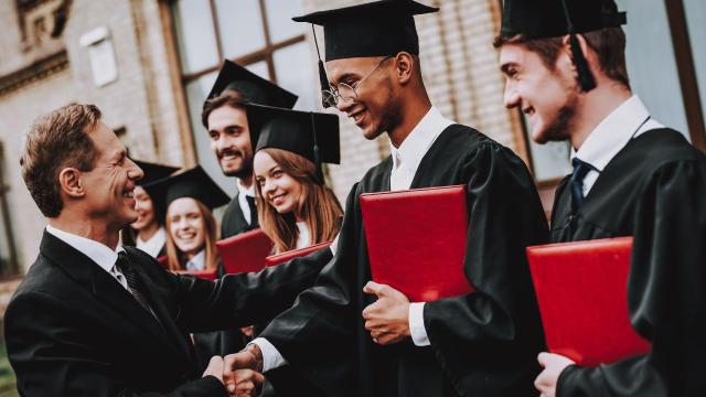 Gambar Artikel Mahasiswa Dan Manajemen Waktu: Strategi Menyeimbangkan Akademik, Sosial, Dan Kesehatan