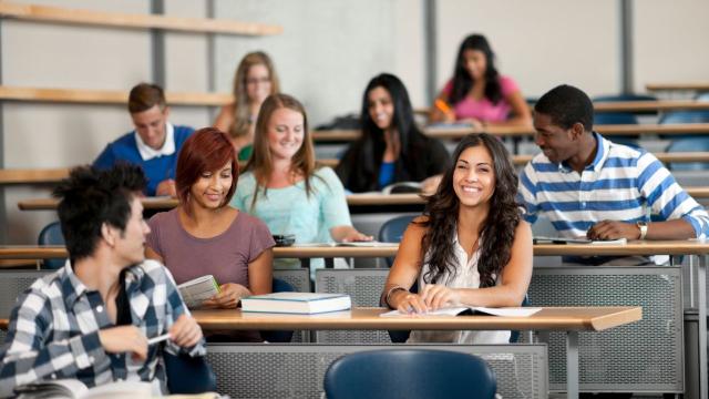 Gambar Artikel Peran Dosen Dalam Pembinaan Mahasiswa: Dari Pembelajaran Akademik Hingga Penguatan Karakter
