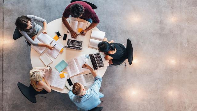 Gambar Artikel Adaptasi Mahasiswa Baru Di Perguruan Tinggi: Tantangan Awal Dan Strategi Menghadapinya