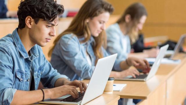 Gambar Artikel Mahasiswa Dan Tantangan Dunia Kerja: Mempersiapkan Diri Sejak Di Bangku Kuliah