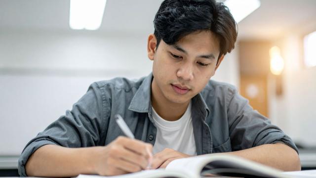 Gambar Artikel Mahasiswa Dan Kreativitas Seni: Menyeimbangkan Logika Dan Imajinasi Di Kehidupan Kampus