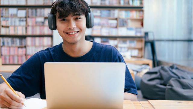 Kolaborasi Lintas Disiplin: Strategi Mahasiswa Menghadapi Kompleksitas Zaman