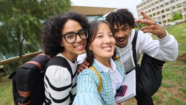 Kehidupan Mahasiswa Di Universitas Indonesia: Pendidikan, Organisasi, Dan Pengembangan Karakter