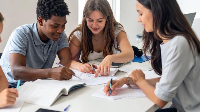 Gambar Artikel Mahasiswa Dan Inovasi Pendidikan: Menghadapi Perubahan Kurikulum Dan Tantangan Global