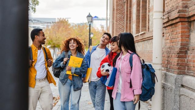 Gambar Artikel Mahasiswa Adaptif: Kunci Sukses Menghadapi Kurikulum Dinamis Dan Lingkungan Kampus Inklusif