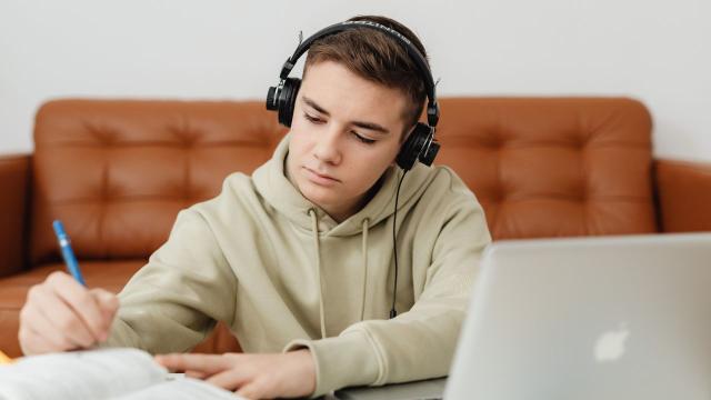 Gambar Artikel Mahasiswa Mandiri Dan Sehat: Menumbuhkan Keseimbangan Dalam Kehidupan Akademik Dan Sosial