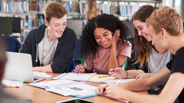 Gambar Artikel Mahasiswa Berpola Pikir Terbuka: Membangun Lingkungan Akademik Yang Inklusif Dan Progresif