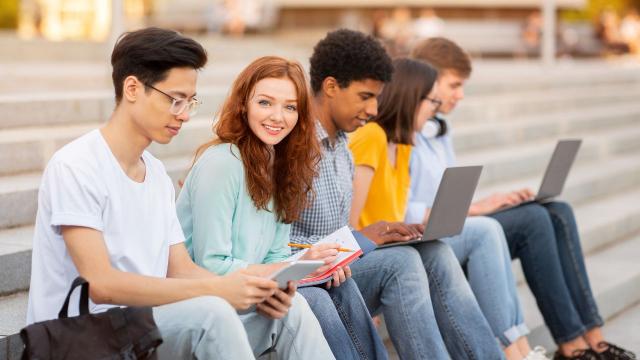 Gambar Artikel Mahasiswa Berpikir Kritis: Fondasi Utama Dalam Menghadapi Tantangan Akademik Dan Sosial