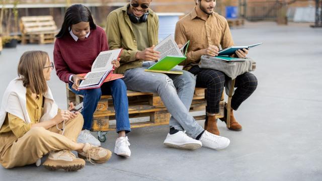 Mahasiswa Berwawasan Lingkungan: Mengintegrasikan Edukasi Dan Aksi Hijau Di Kampus