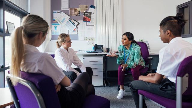 Gambar Artikel Mahasiswa Kreatif: Mengasah Ide Dan Inovasi Untuk Kegiatan Kampus