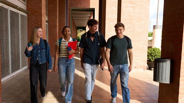 Gambar Artikel Mahasiswa Berprestasi: Mengoptimalkan Akademik Dan Pengembangan Diri Di Kampus