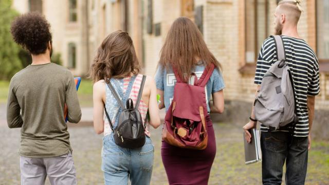 Gambar Artikel Mahasiswa Seimbang: Menjaga Harmoni Antara Akademik, Sosial, Dan Kesehatan