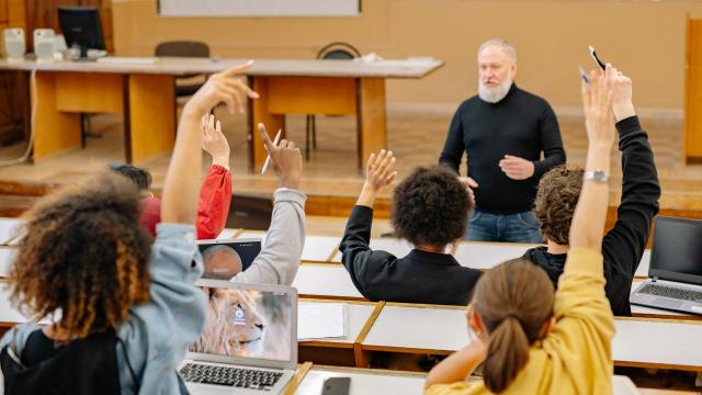 Kehidupan Mahasiswa Yang Seimbang: Menghadapi Tantangan Akademik Dan Sosial Di Kampus