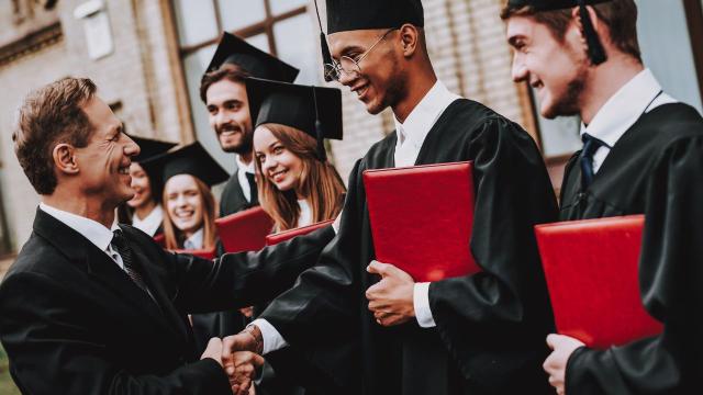 Mahasiswa Berkualitas Di Era Kompetitif: Menyeimbangkan Akademik, Organisasi, Dan Gaya Hidup Sehat