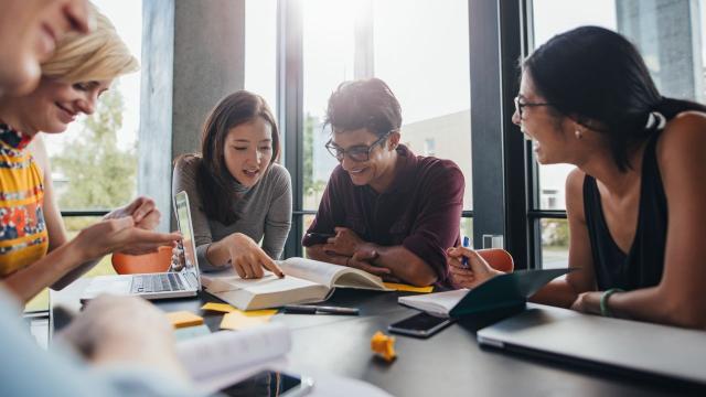 Gambar Artikel Mahasiswa Masa Kini: Mengoptimalkan Kurikulum, Organisasi, Dan Kesehatan Di Kampus