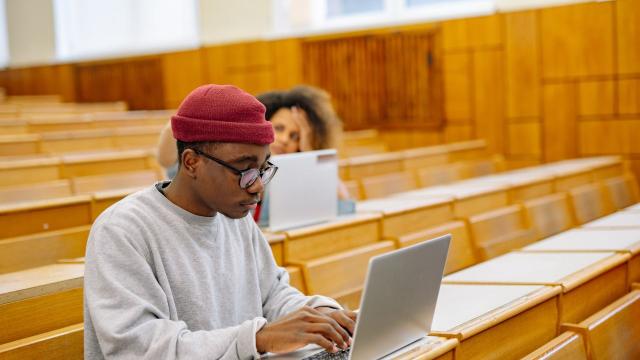 Gambar Artikel Mahasiswa Modern: Menjadi Kreatif, Sehat, Dan Produktif Di Era Kampus Digital