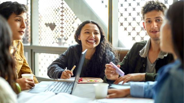 Gambar Artikel Mahasiswa Aktif: Menjaga Keseimbangan Akademik Dan Kehidupan Sosial