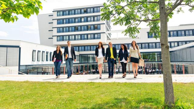 Gambar Artikel Kampus Dan Kehidupan Mahasiswa: Menemukan Keseimbangan Di Tengah Kesibukan