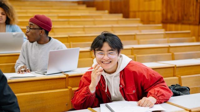 Gambar Artikel Langkah Nyata Mahasiswa: Menyatukan Akademik, Karakter, Dan Kesehatan Di Kampus