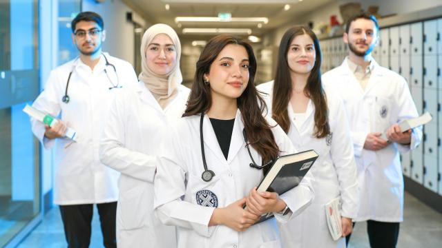 Gambar Artikel Kehidupan Mahasiswa Di Era Modern: Antara Tantangan Akademik Dan Pengembangan Diri