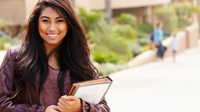 Gambar Artikel Lebih Dari Sekadar Mahasiswa: Membangun Identitas Dan Tujuan Hidup Di Kampus